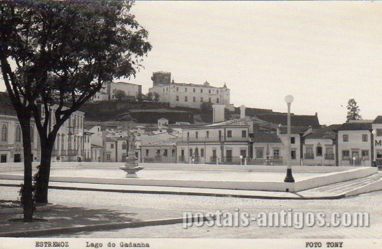 Bilhete postal ilustrado antigo de Estremoz : Largo do Gadanha | Portugal em postais antigos