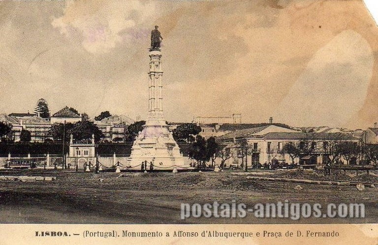 Bilhete postal de Lisboa, Portugal: Monumento a Afonso de Albuquerque e Praça de D. Fernando.