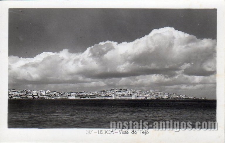 Bilhete postal ilustrado de Lisboa vista do Tejo | Portugal em postais antigos