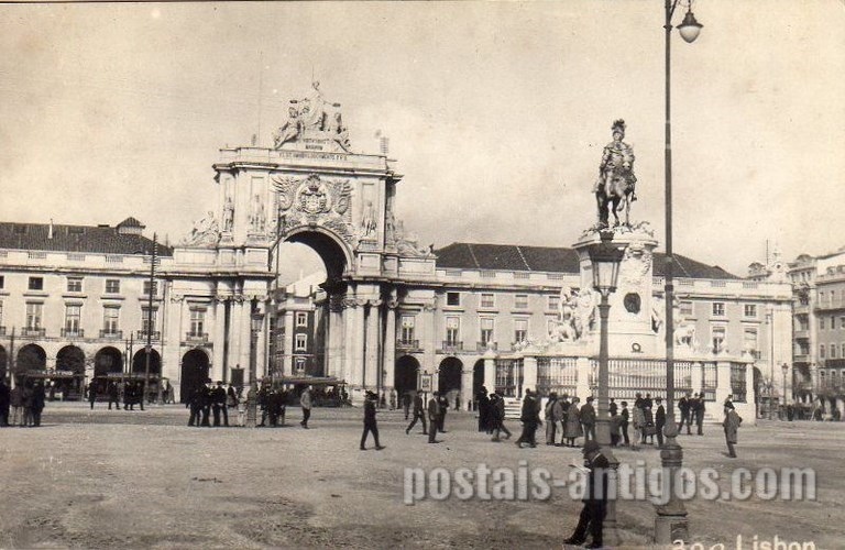 Bilhete postal ilustrado de Lisboa: Praça do Comércio | Portugal em postais antigos