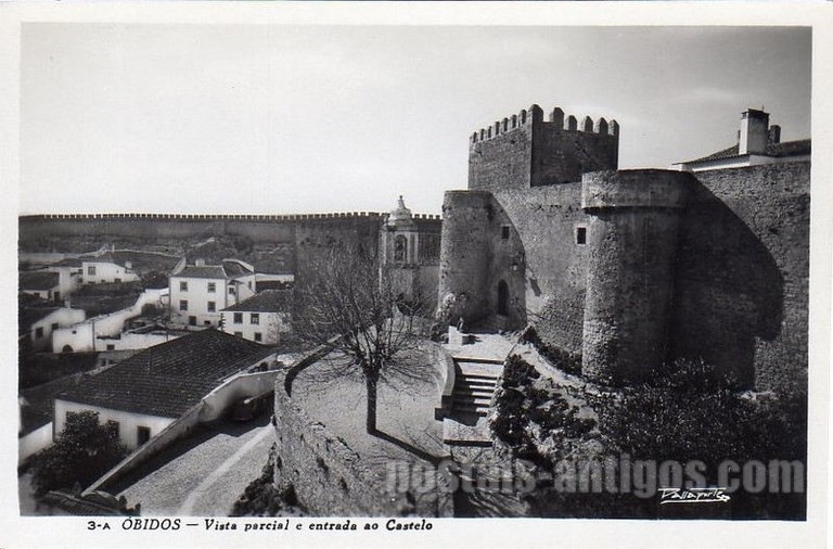Bilhete postal de Óbidos, vista parcial e entrada do castelo | Portugal em postais antigos 