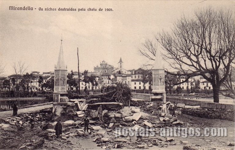 Bilhete postal antigo dos Os nichos destruidos pela cheia, Mirandela | Portugal em postais antigos 