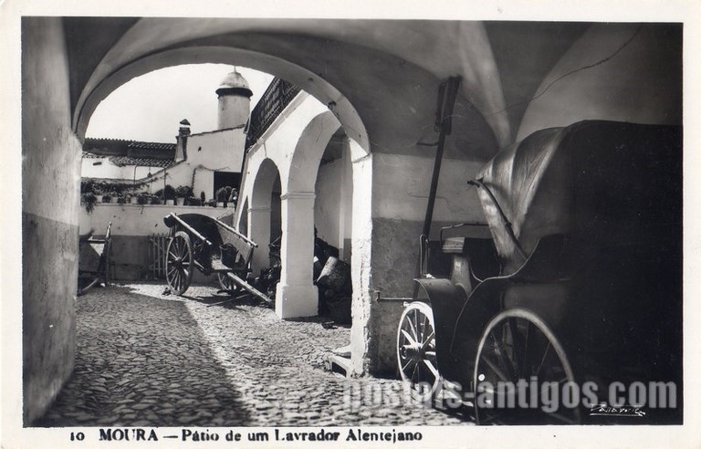Bilhete postal de Moura: Pátio de um lavrador Alentejano | Portugal em postais-antigos.com