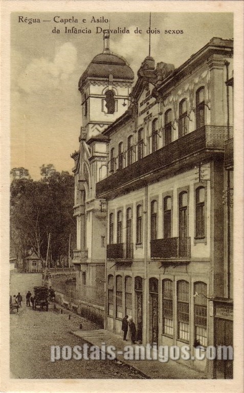 Bilhete postal antido de Peso da Régua: Capela e Asilo | Portugal em postais antigos.