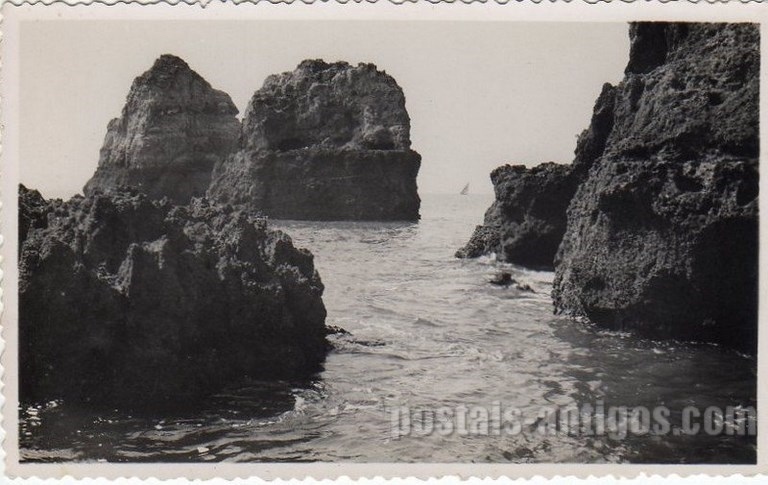 Bilhete postal ilustrado dos rochedos da praia da Rocha, Portimão | Portugal em postais antigos 