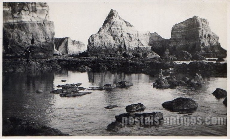 Bilhete postal de Portimão, Praia da Rocha, rochedos | Portugal em postais antigos 