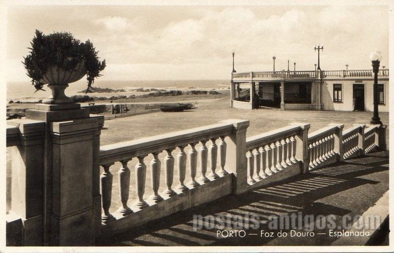 Postal antigo de Porto, Portugal: Foz do Douro - Esplanada​ | Portugal em postais antigos