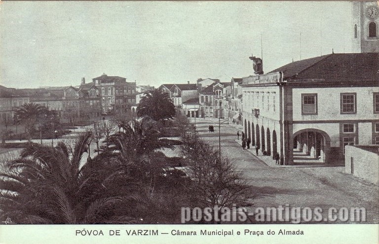 Bilhete postal ilustrado de Póvoa de Varzim: Câmara Municipal e Praça do Almada | Portugal em postais antigos