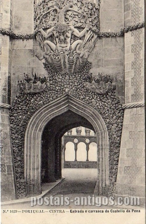Bilhete postal ilustrado da ​Entrada e carranca do Palácio da Pena, Sintra | Portugal em postais antigos 