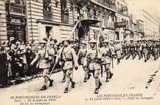 Bilhete postal ilustrado: Os Portugueses em França - Paris - 14 de julho de 1918 - Desfile dos Portugueses | Portugal em postais antigos