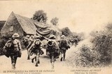 Bilhete postal ilustrado: Os Portugueses na frente da Batalha - Partindo para as trincheiras | Portugal em postais antigos