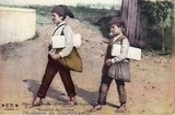 Bilhete postal ilustrado de Lisboa: costume de vendedores de jornais| Portugal em postais antigos