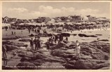 Bilhete postal ilustrado de Póvoa de Varzim: Praia de banhos com os penedo | Portugal em postais antigos