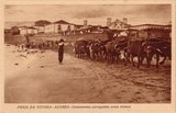 Bilhete postal dos Camponeses carregando areia branca, Praia da Vitória, Açores | Portugal em postais antigos